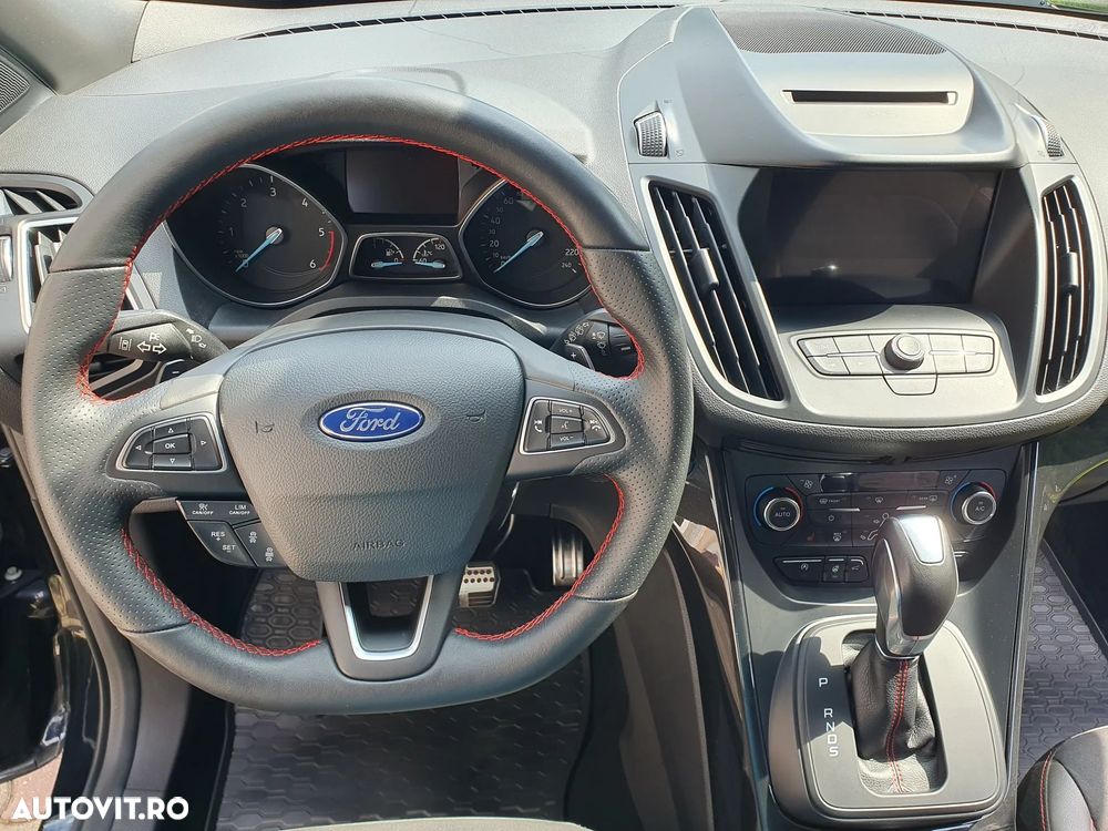 Ford Kuga 2.0 TDCi 4WD Powershift ST-Line - 23