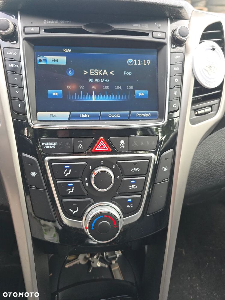 Hyundai i30 blue 1.6 CRDi YES Silver - 9