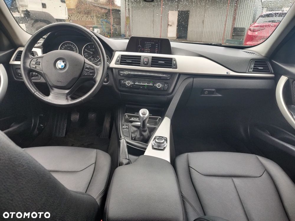 BMW Seria 3 318d Sport Line - 9