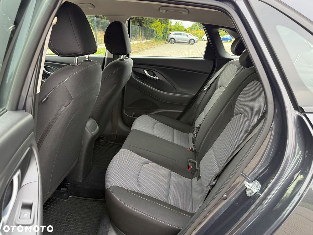 Hyundai i30 1.5 DPI Classic + - 7