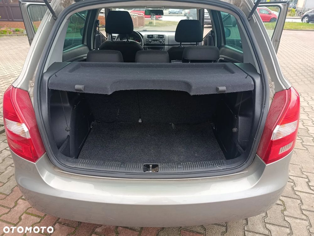 Skoda Fabia 1.2 HTP Ambiente - 16