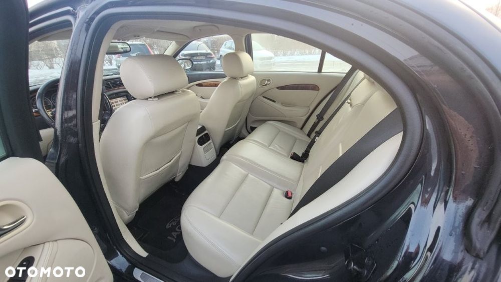Jaguar S-Type - 6