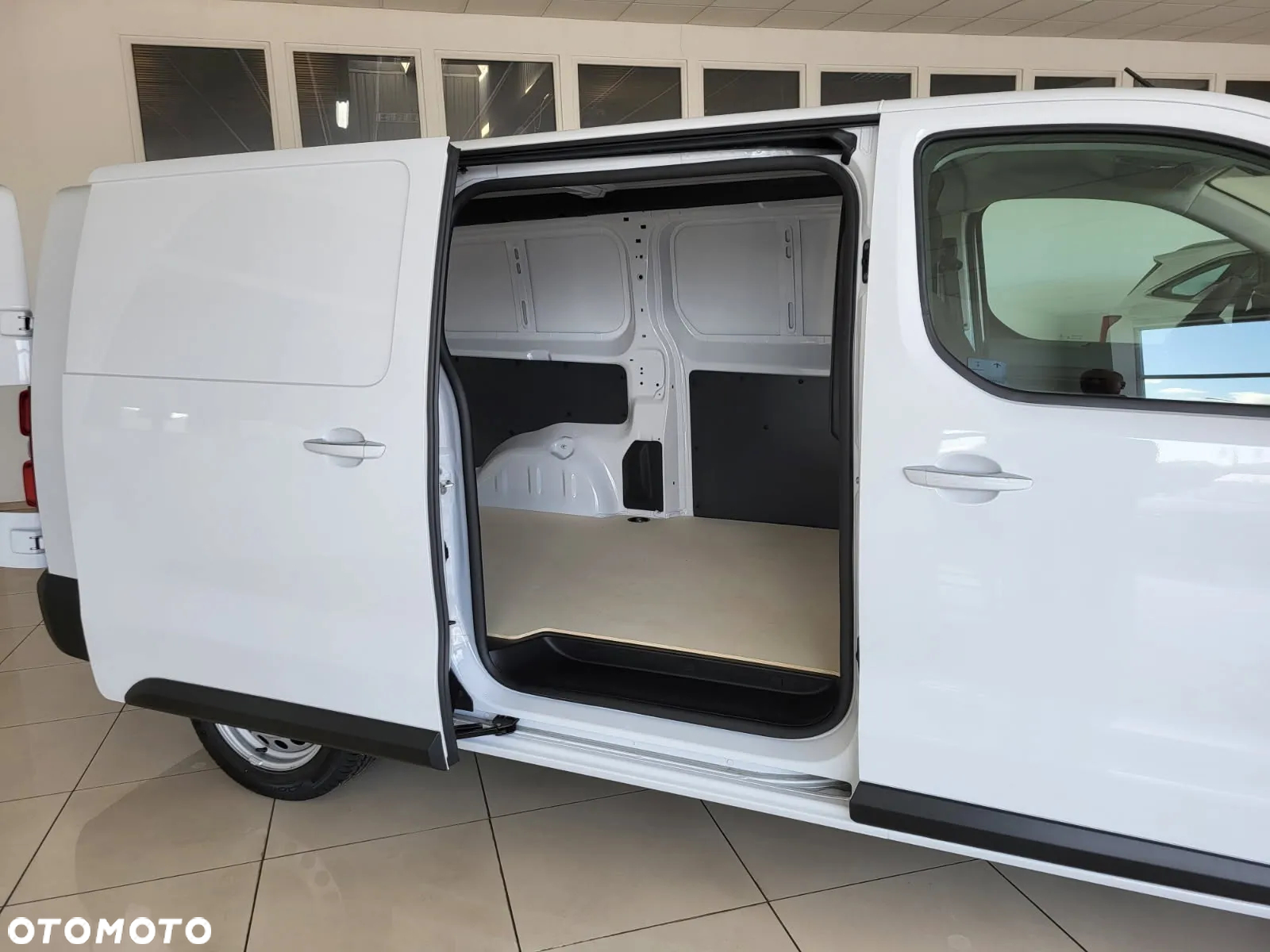 Fiat E-Scudo Furgon Lounge Maxi 136 KM 75 kWh - 3