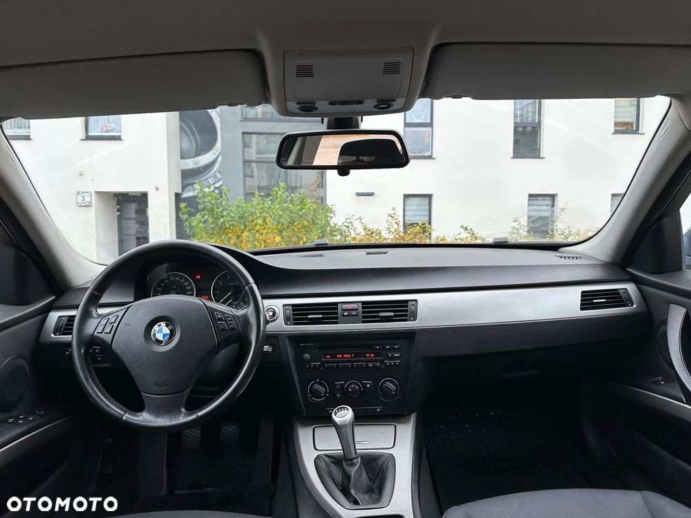 BMW Seria 3 318i - 12