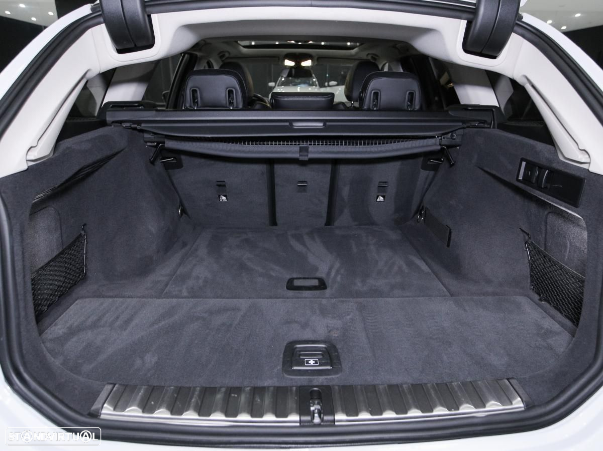 BMW 318 d Touring Auto - 14
