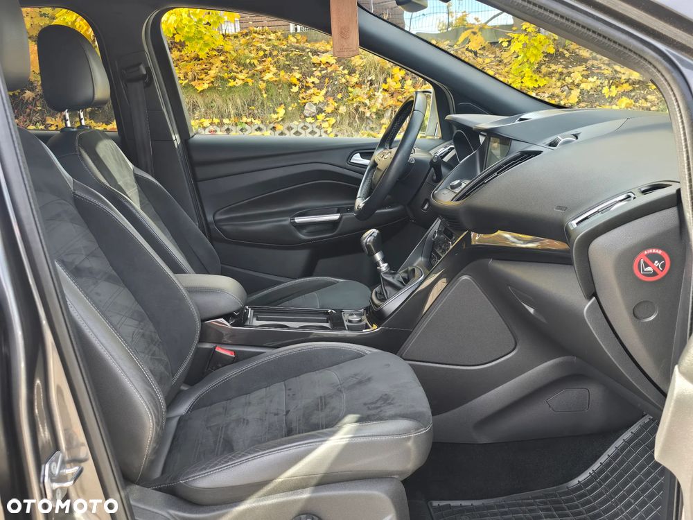Ford Kuga 1.5 EcoBoost 2x4 ST-Line - 17