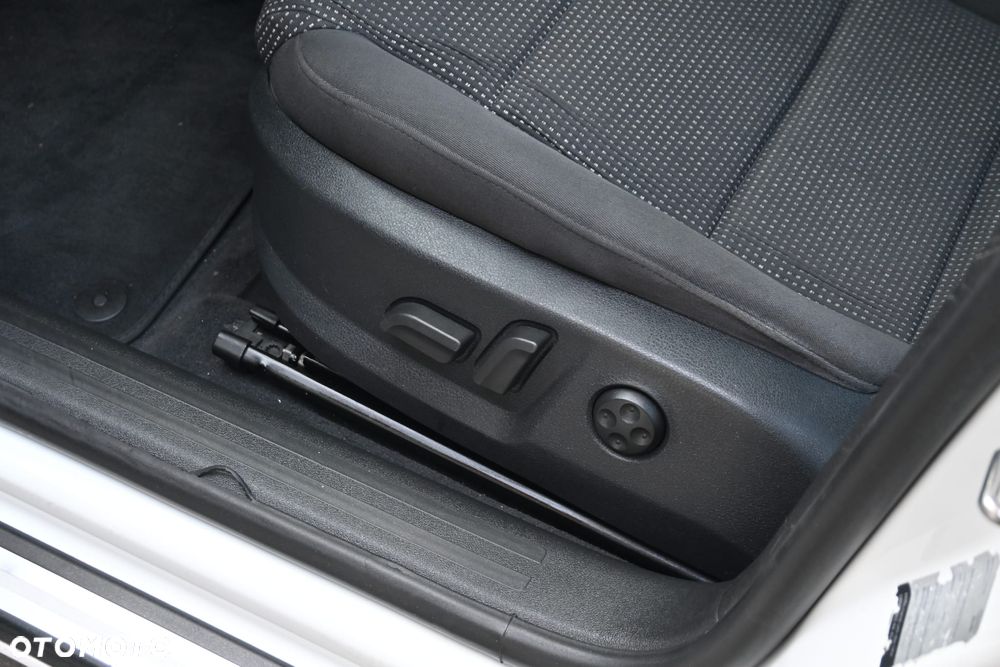Audi A3 Sportback 2.0 TDI DPF quattro Attraction - 37