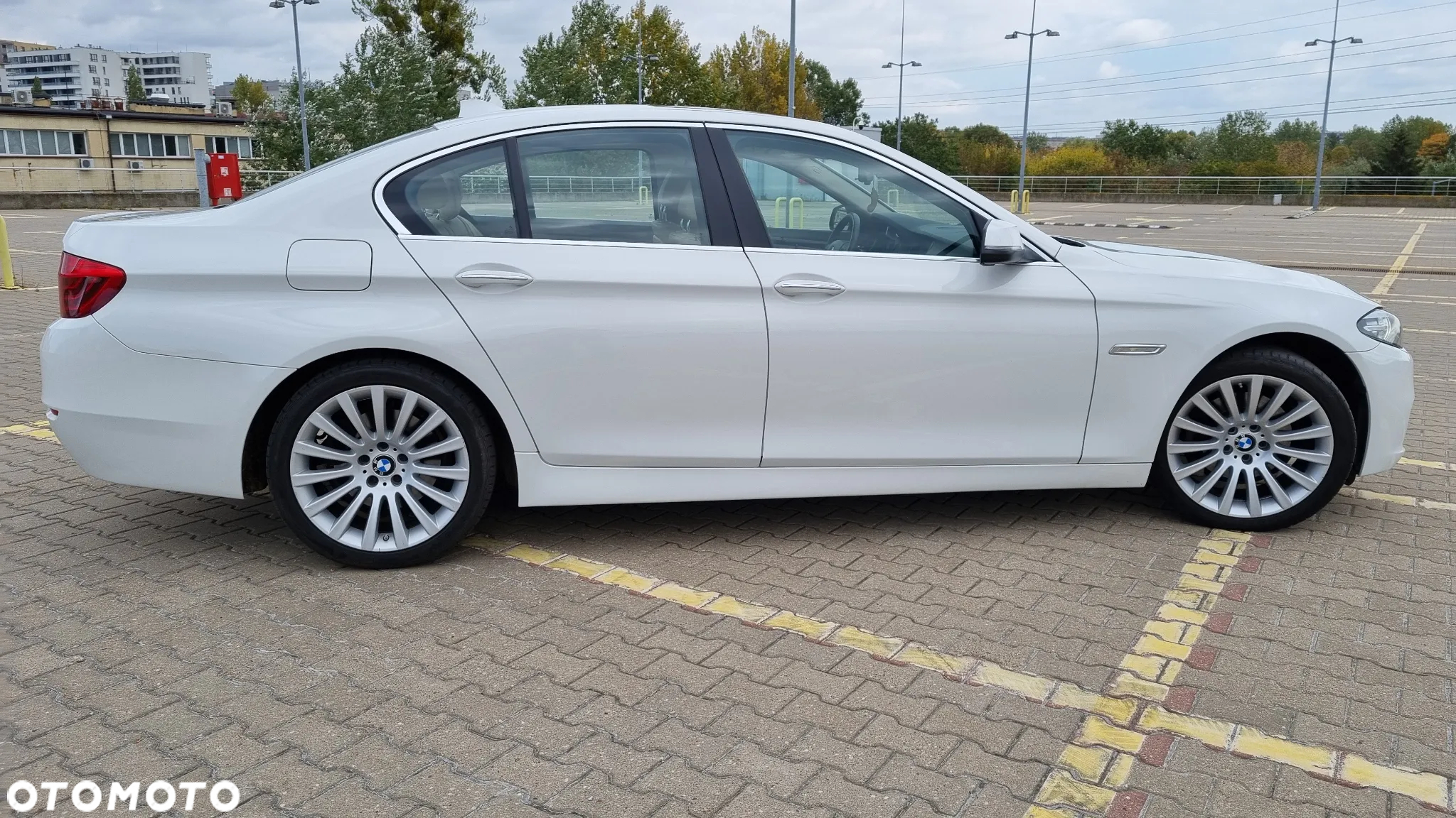 BMW Seria 5 528i - 13