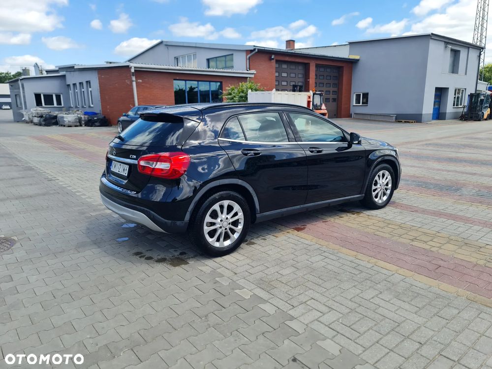 Mercedes-Benz GLA - 7