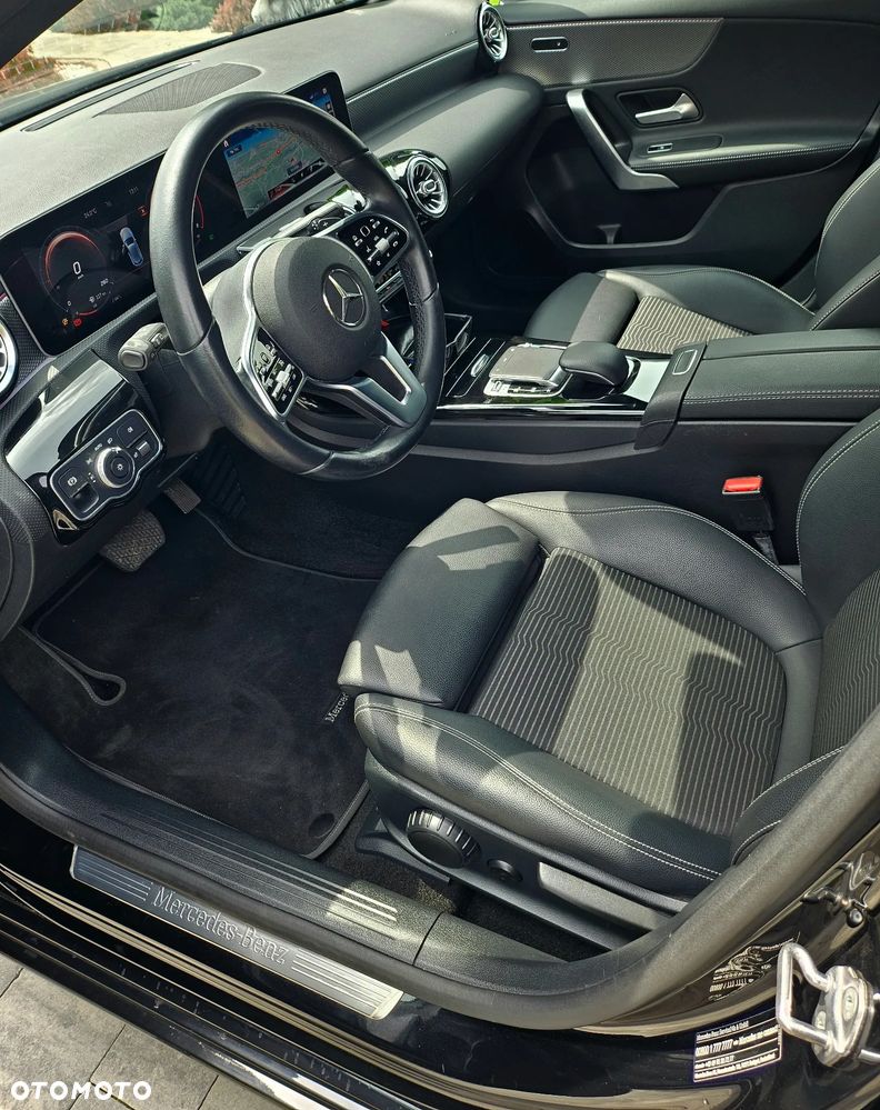 Mercedes-Benz Klasa A 180 Edition 1 7G-DCT - 11