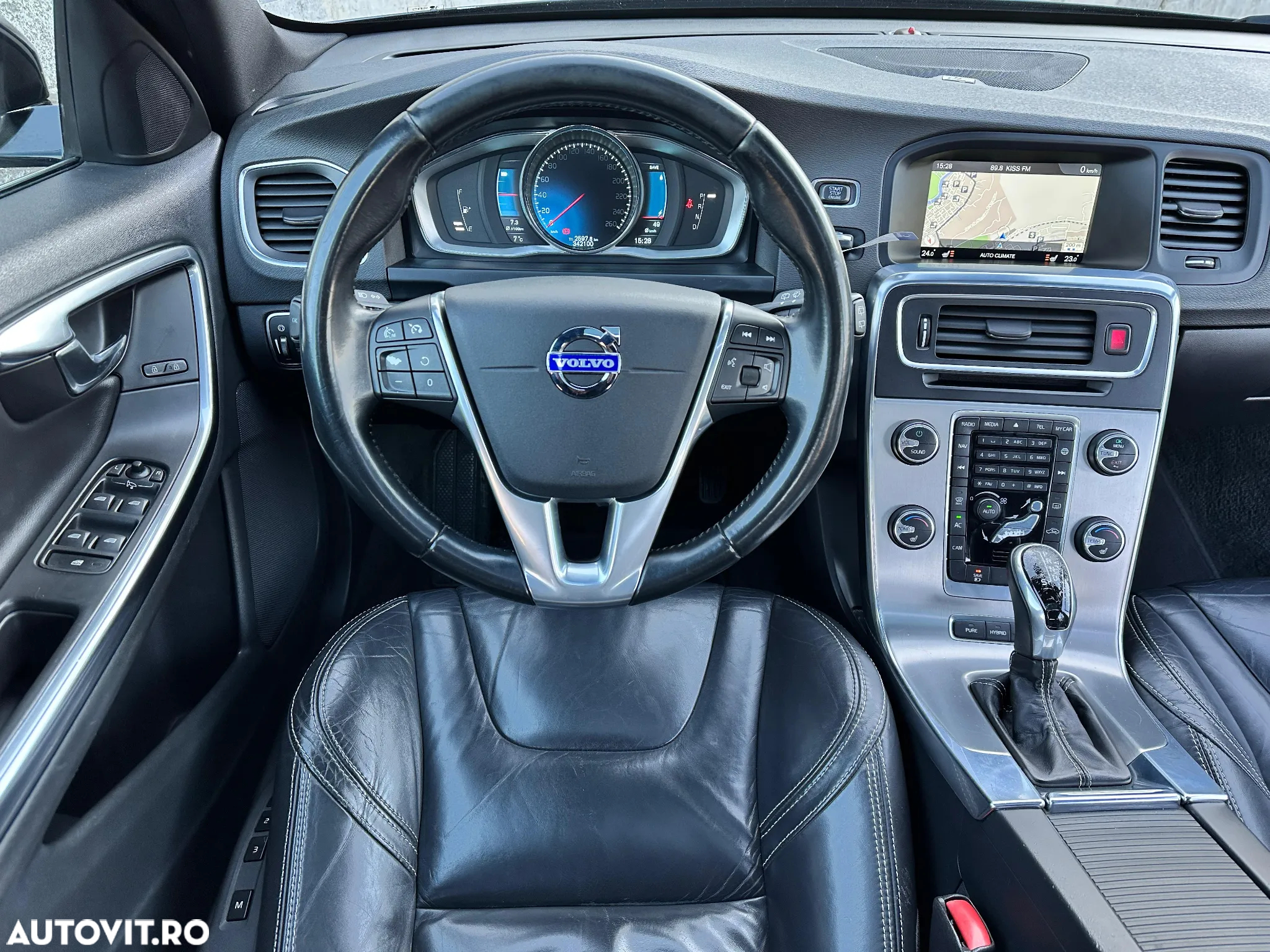 Volvo V60 D6 Plug-In-Hybrid AWD Geartronic Summum - 6