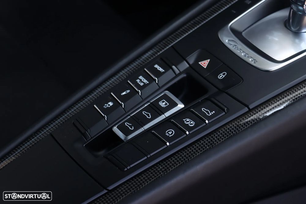 Porsche 911 (991) Carrera 4 GTS PDK - 39