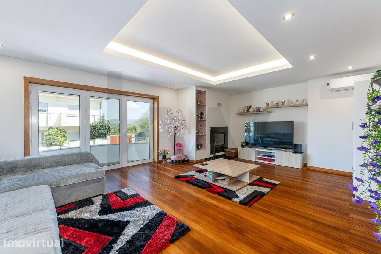 Moradia T3 com jardim e garagem, Jovim, Gondomar - Grande imagem: 5/27