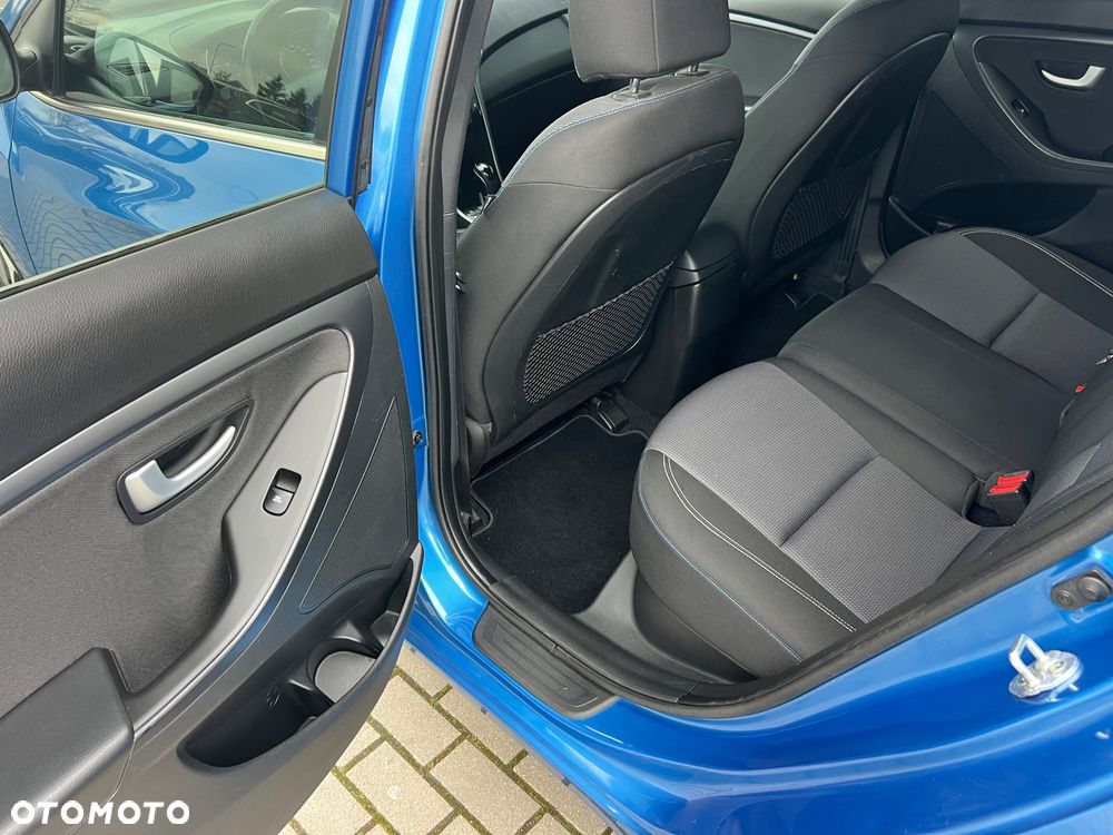 Hyundai i30 1.6 CRDi BlueDrive Premium DCT - 16