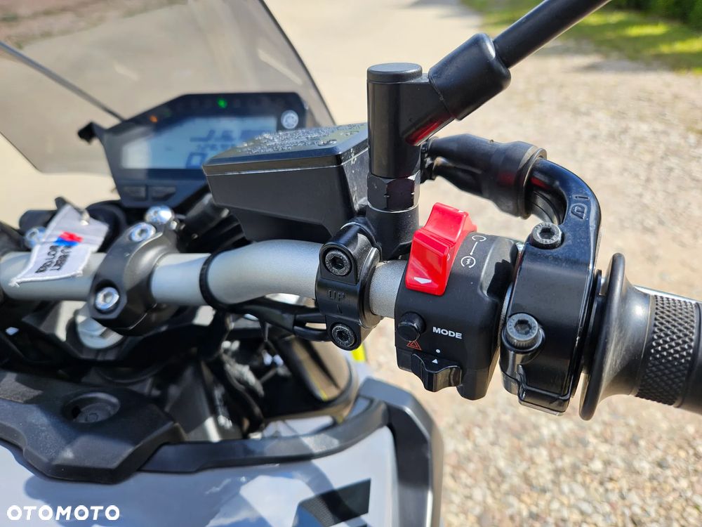 Yamaha MT - 32