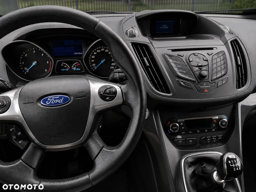 Ford Kuga 2.0 TDCi 2x4 Titanium - 16