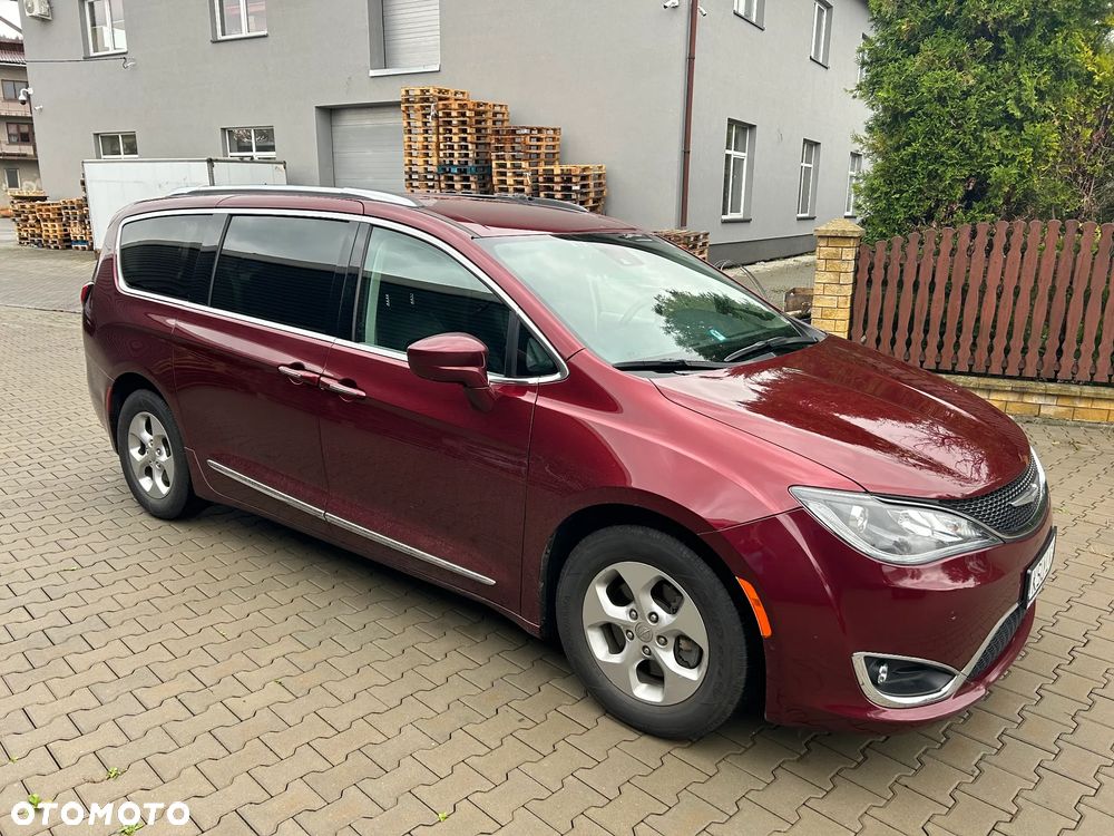 Chrysler Pacifica - 7