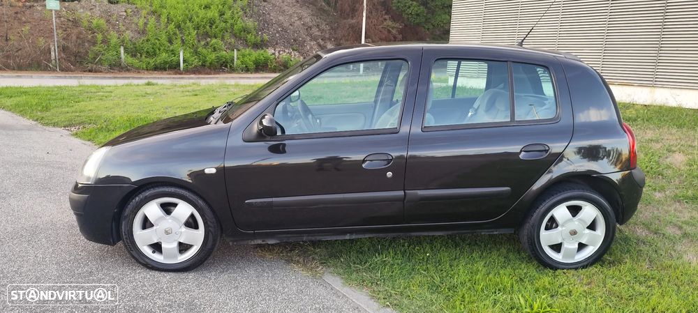 Renault Clio 1.2 16V Privilège - 8