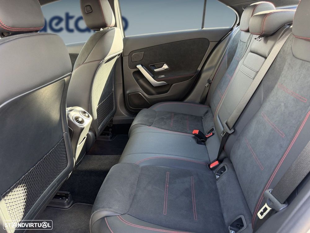 Mercedes-Benz A 180 d AMG Line - 11