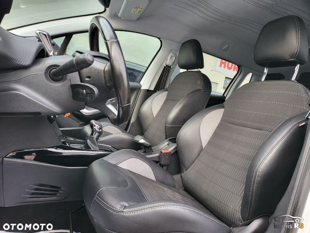 Peugeot 2008 - 13