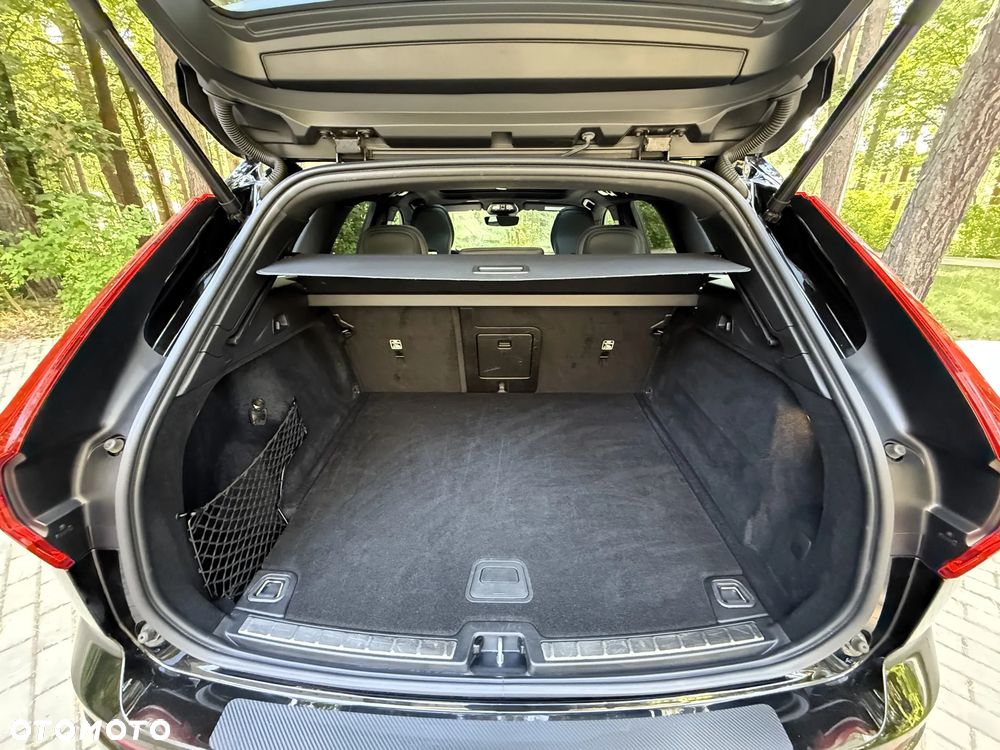 Volvo XC 60 B4 D AWD R-Design - 25
