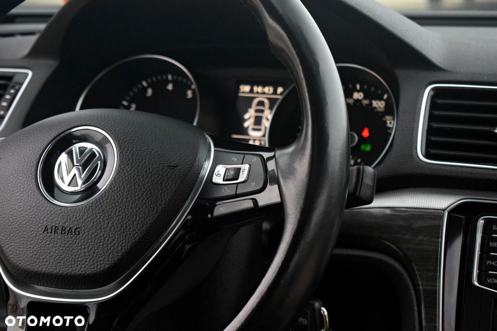 Volkswagen Passat - 38