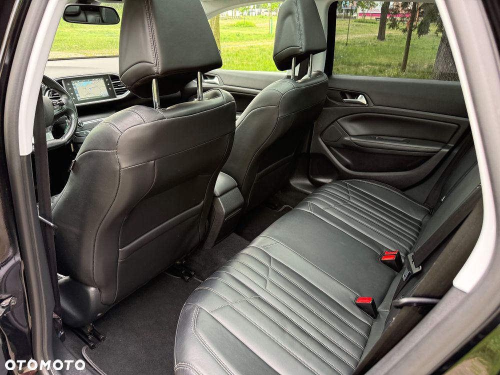 Peugeot 308 PureTech 130 GPF EAT8 Stop & Start Allure Pack - 29