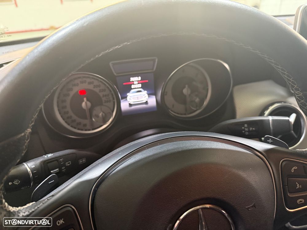 Mercedes-Benz GLA 180 (CDI) d 7G-DCT Urban - 11