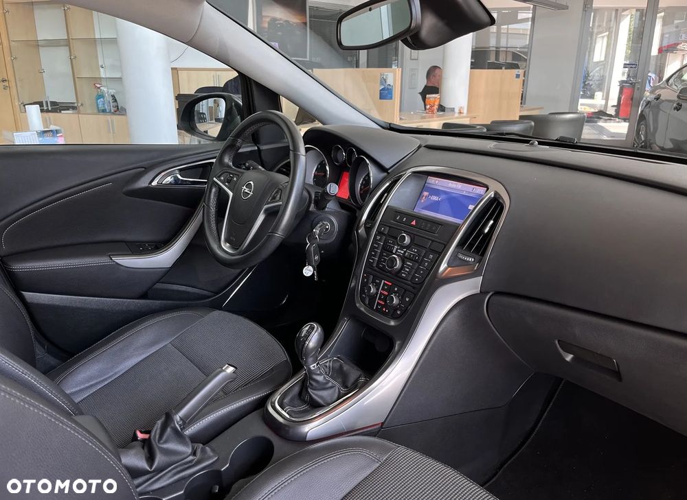 Opel Astra GTC 1.6 Turbo Edition - 23