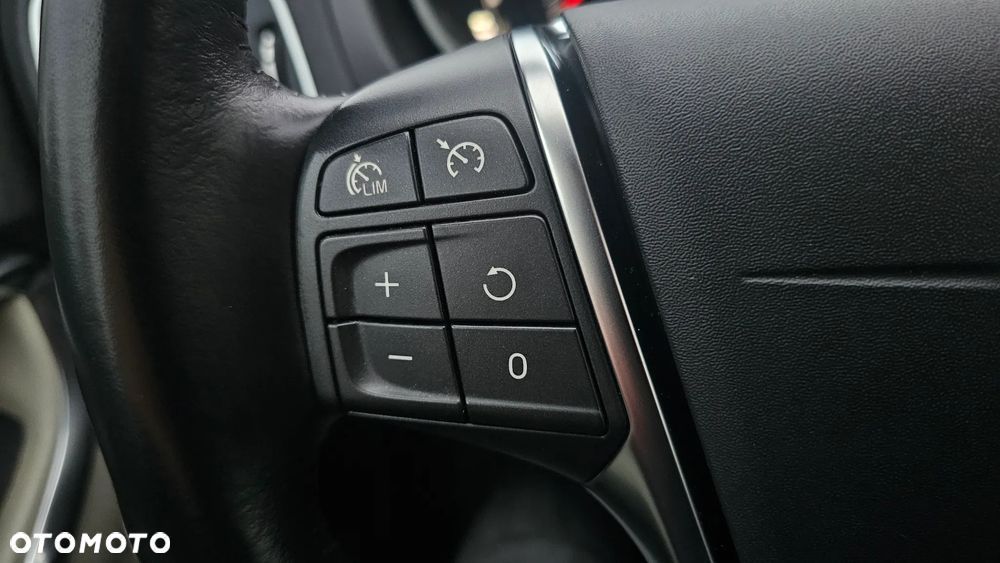 Volvo V40 D2 Momentum - 17