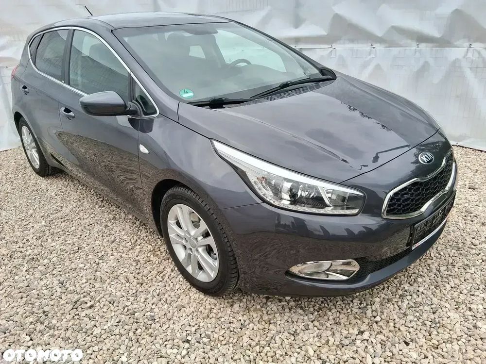Kia Ceed 1.6 GDI Fifa World Cup Edition - 1
