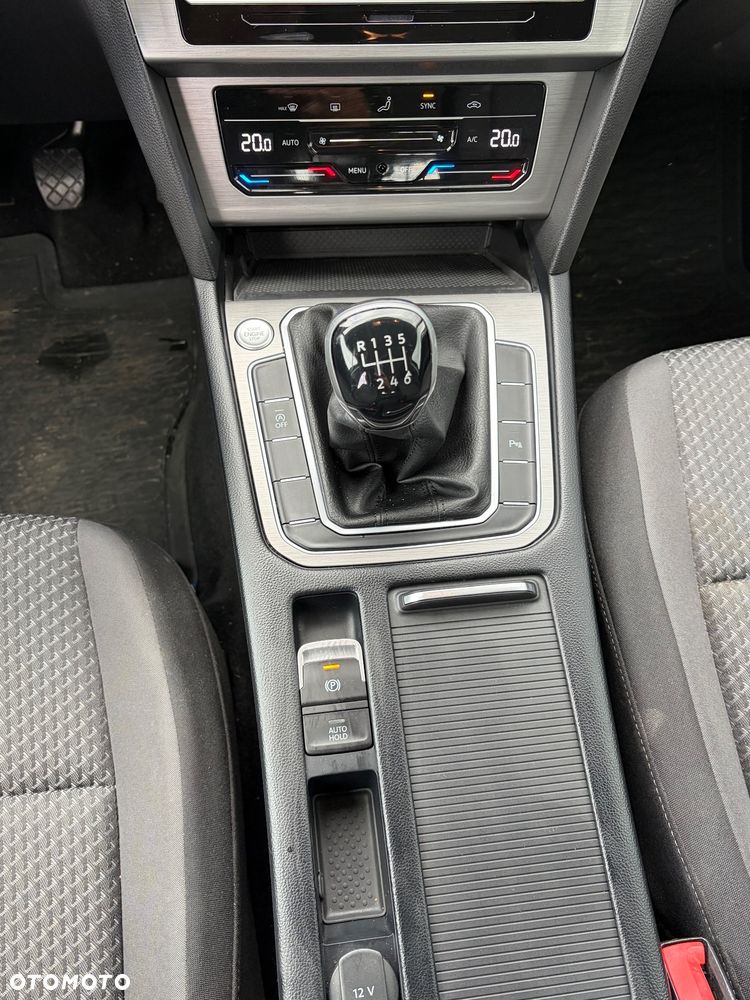 Volkswagen Passat - 17