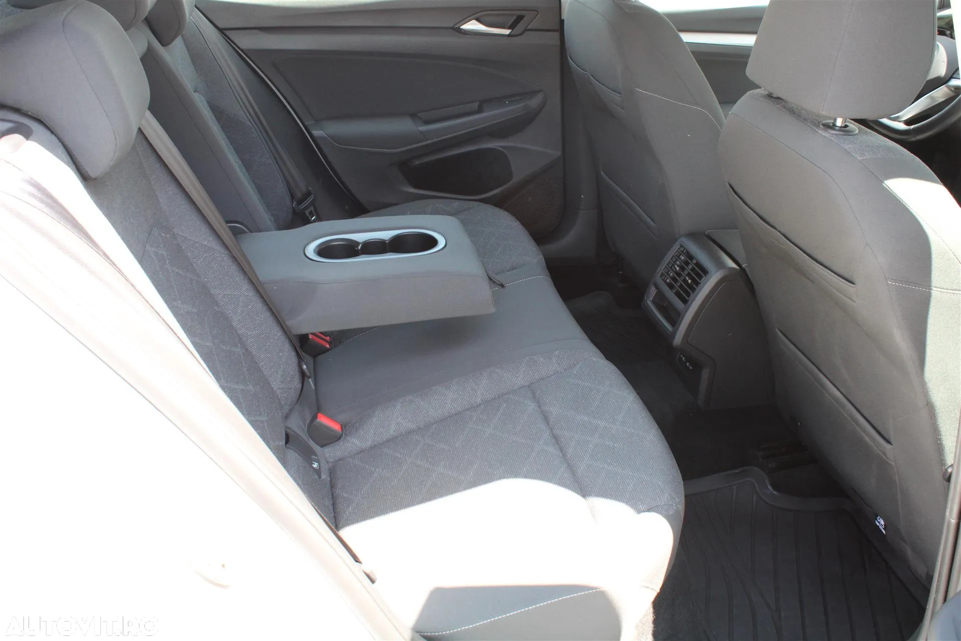 Volkswagen Golf 1.0 eTSI DSG MHEV Life - 13