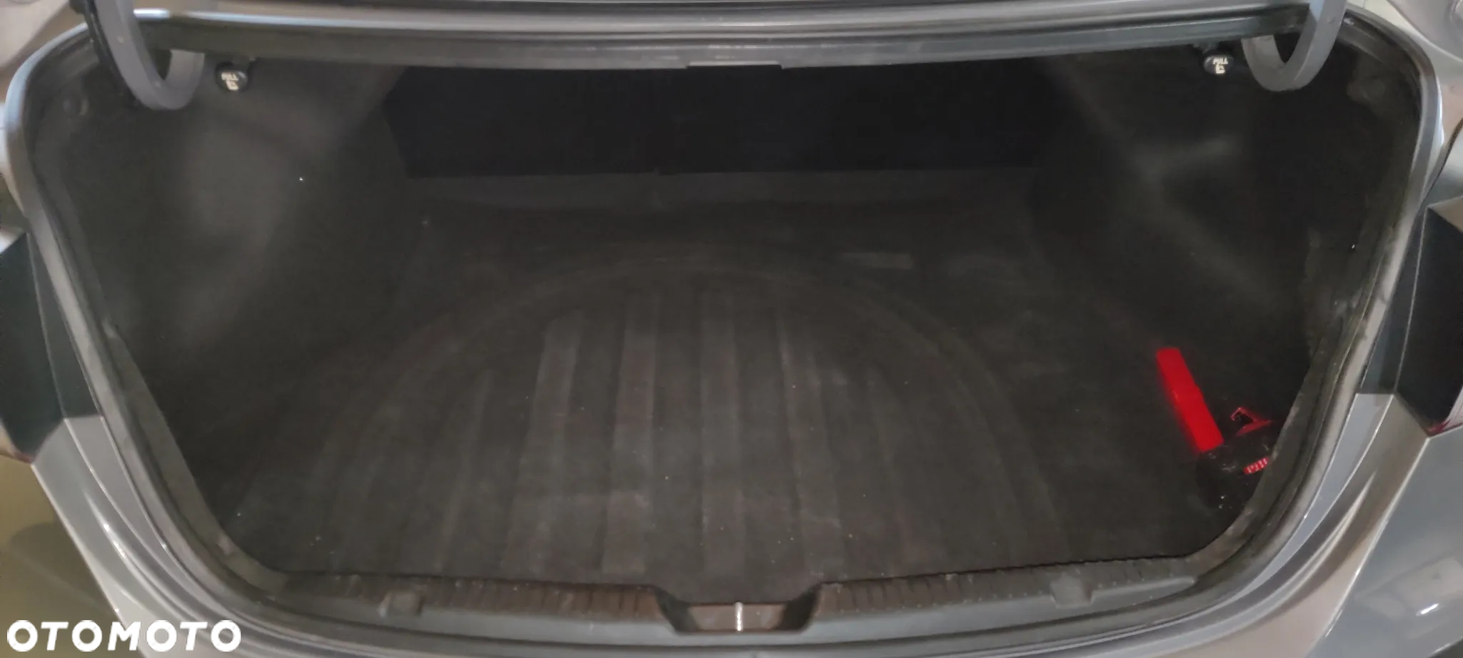 Hyundai Elantra 1.6 Comfort - 18
