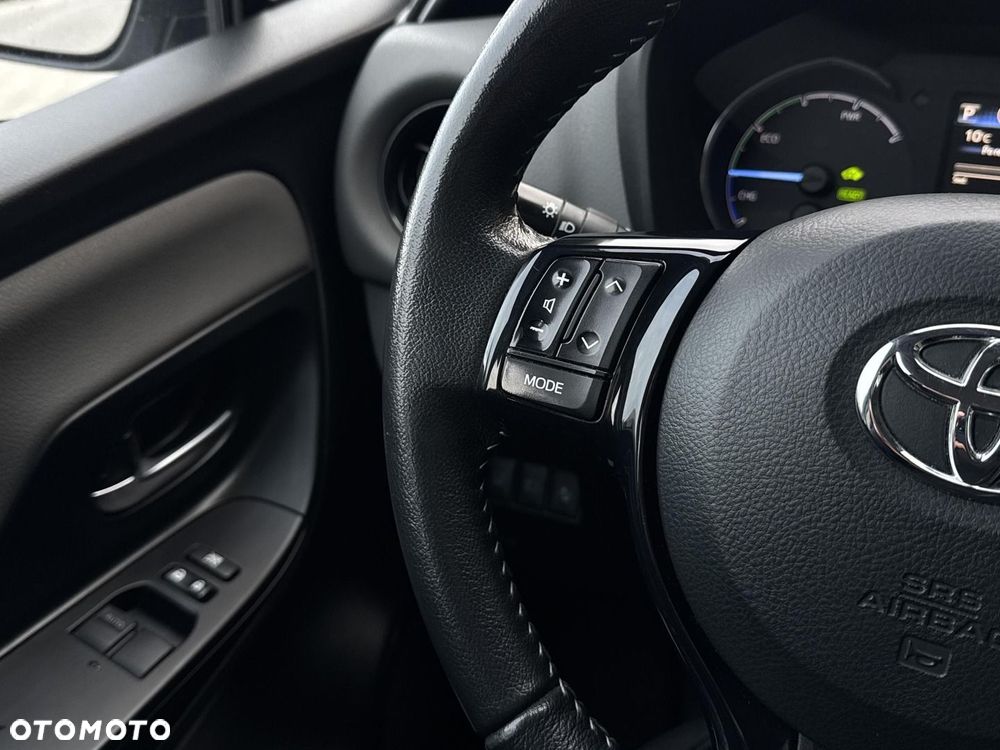 Toyota Yaris Hybrid 100 Premium EU6 - 18