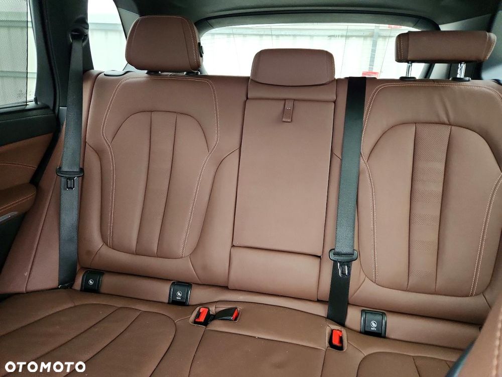 BMW X5 M50i - 10