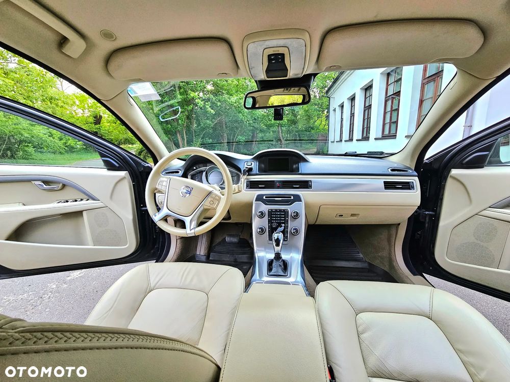Volvo XC 70 D5 AWD Momentum - 9