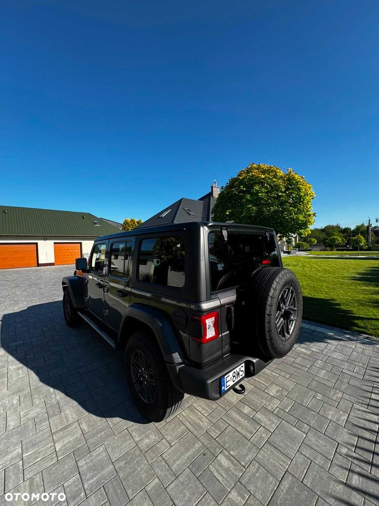 Jeep Wrangler - 8