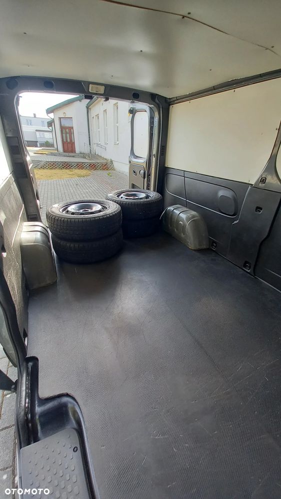 Renault Trafic - 16