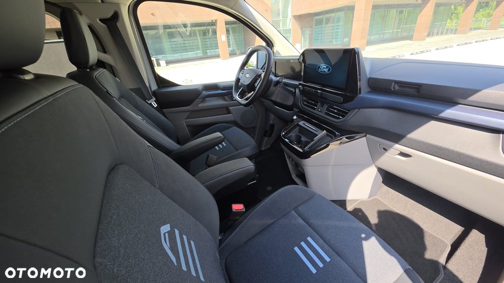 Ford Tourneo Custom - 22