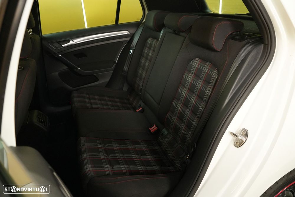 VW Golf 2.0 TSI GTI DSG - 36