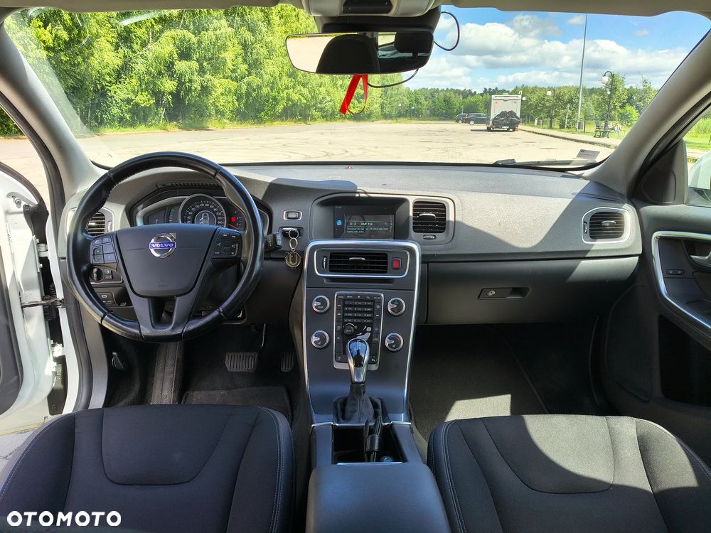 Volvo V60 D4 Geartronic Momentum - 13