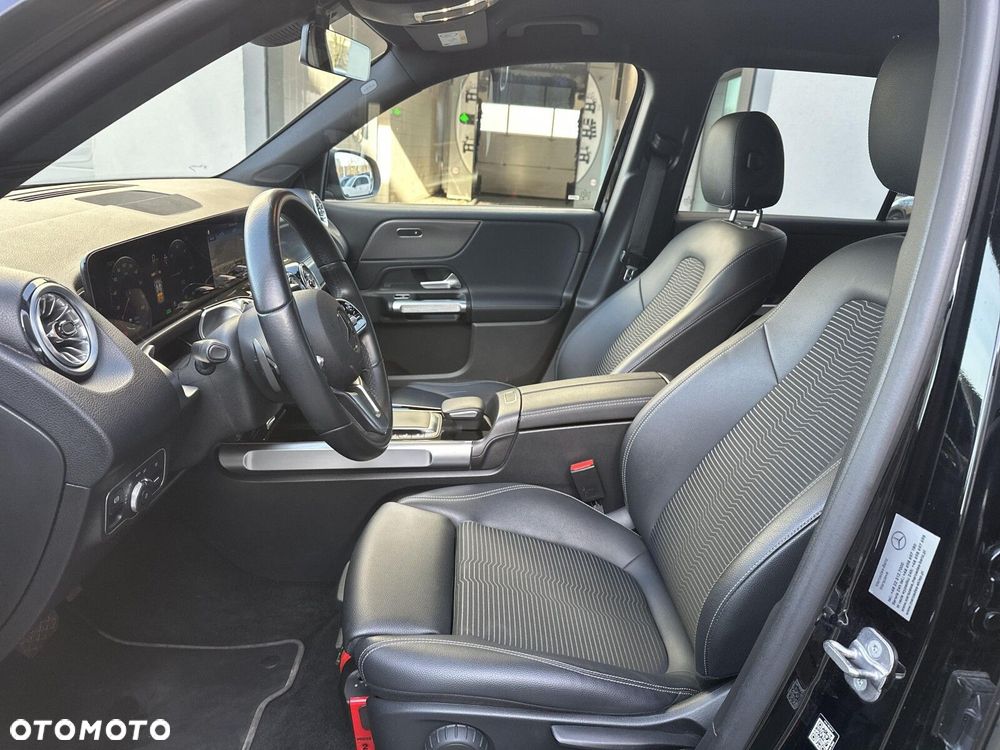 Mercedes-Benz EQB - 14