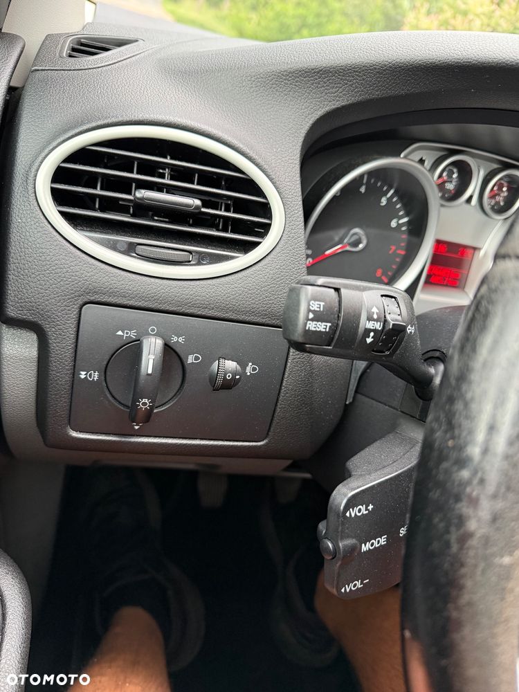 Ford Focus 1.6 Ti-VCT Style - 28