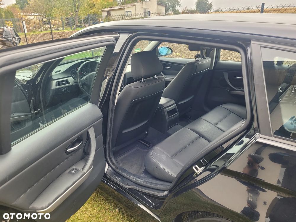 BMW Seria 3 320d DPF Touring - 8