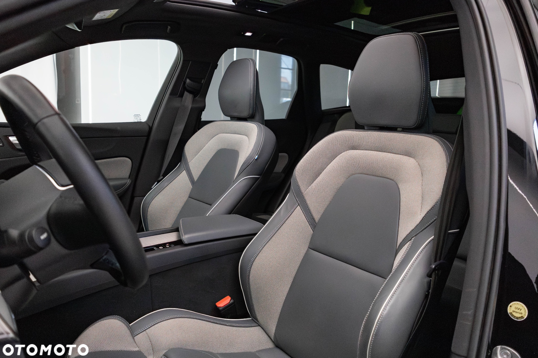 Volvo XC 60 B4 D AWD Plus Dark - 16