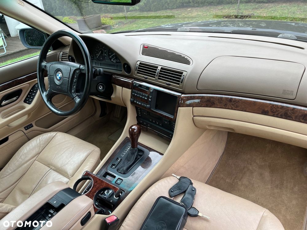 BMW Seria 7 740i - 13
