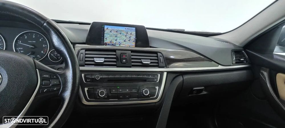 BMW 318 d Auto Line Luxury - 29