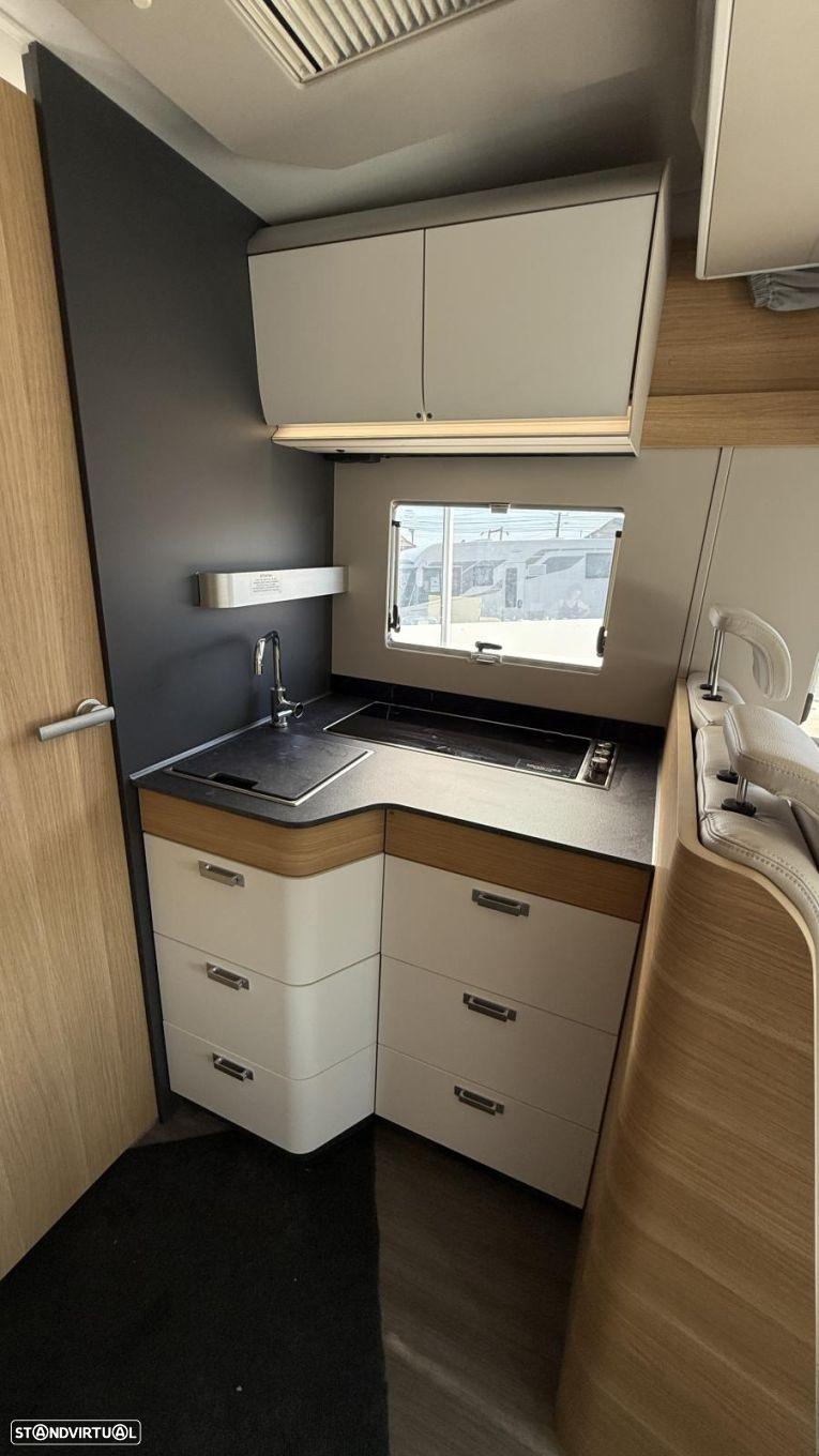 Adria Matrix 670 SC cama central e basculante - 60