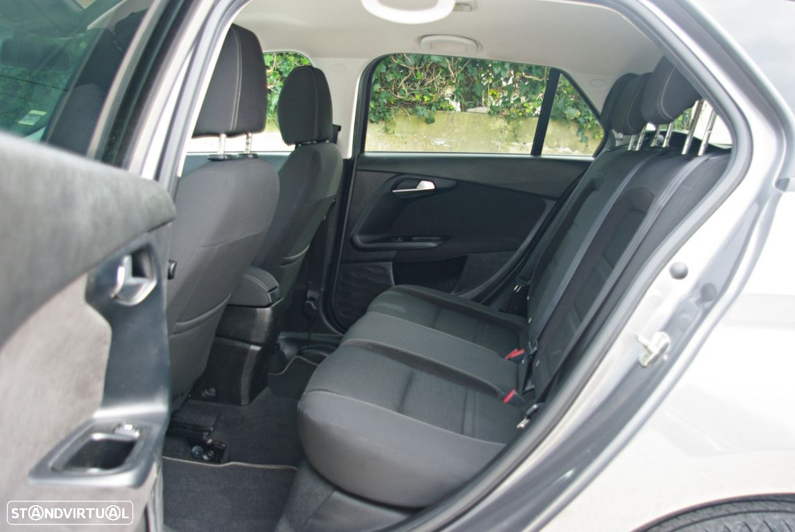 Fiat Tipo Station Wagon 1.3 M-Jet Lounge - 25